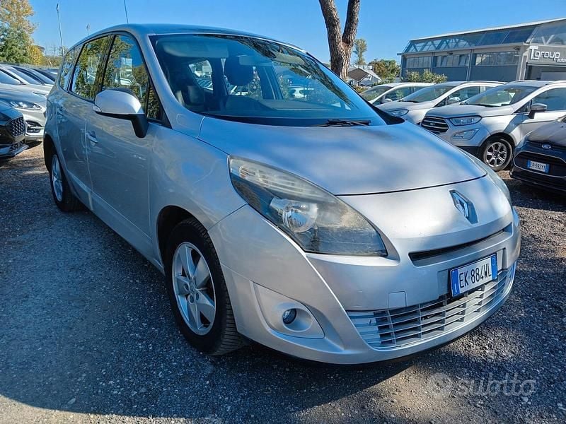 Usata Renault Grand Scénic III Dynamique 131 CV (96 kW) 2011 Argento Monovolume