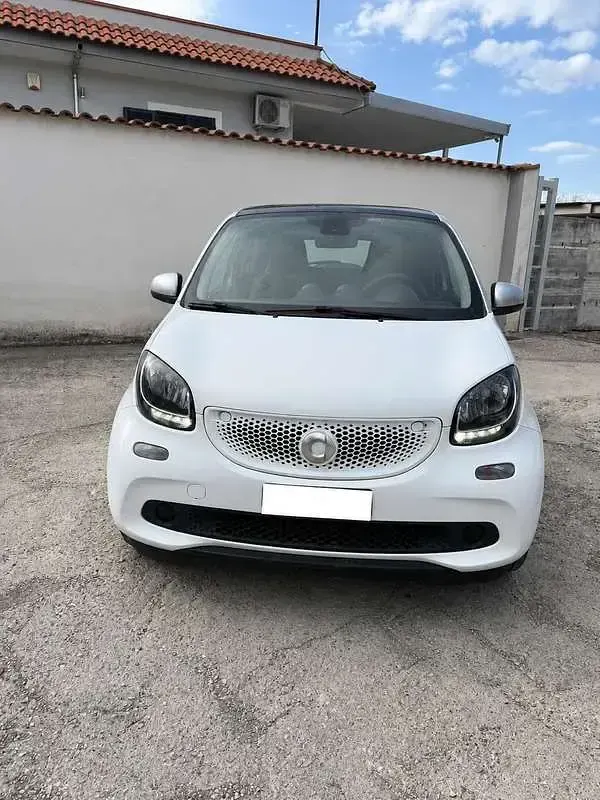 Usata Smart ForFour Proxy 71 CV (52 kW) 2017 Bianco Utilitaria