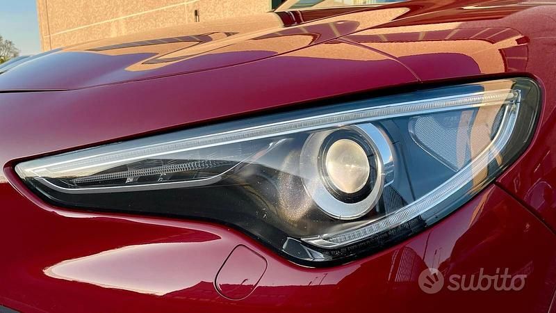 Usado Alfa Romeo Stelvio Sprint 190 CV (139 kW) 2022 Rojo SUV
