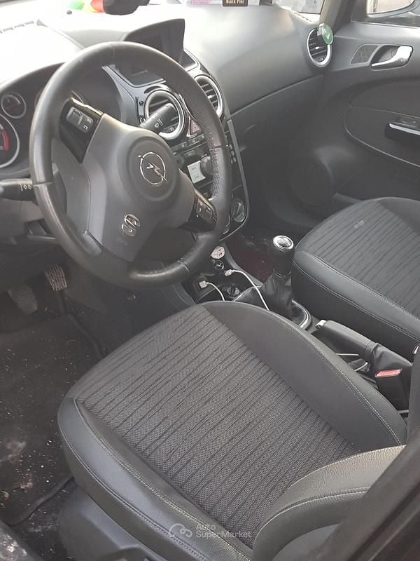 Usata Opel Corsa 75 CV (55 kW) 2014 Nero Berlina