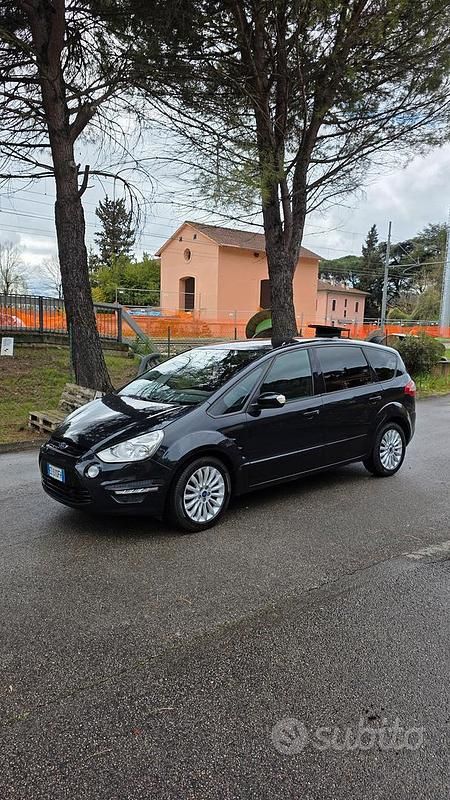 Usata Ford S-MAX 140 CV (102 kW) 2015 Nero Monovolume