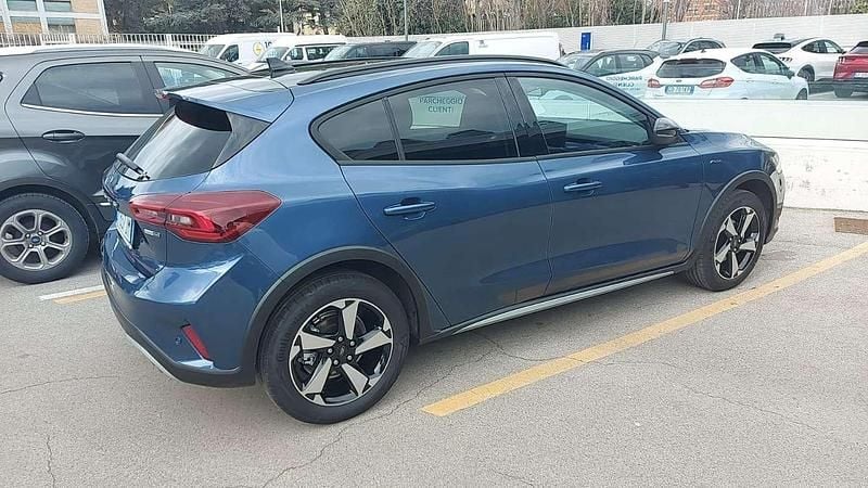 Usata Ford Focus Active 125 CV (91 kW) 2023 Blu/azzurro Berlina