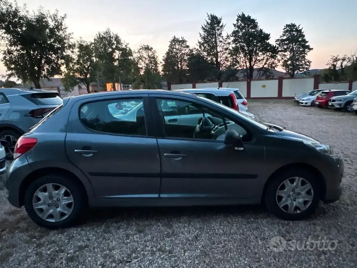 Usata Peugeot 207 68 CV (50 kW) 2011 Grigio Berlina