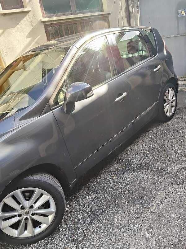 Usata Renault Scénic II Dynamique 101 CV (74 kW) 2007 Monovolume