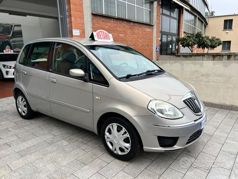 Usata Lancia Musa 77 CV (56 kW) 2008 Beige Monovolume