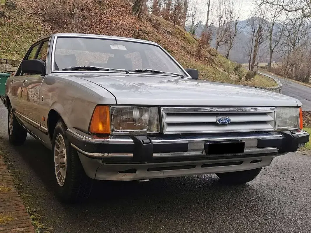 Usata Ford Granada Ghia 90 CV (66 kW) 1982 Argento Berlina