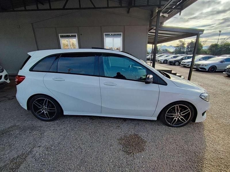 Usata Mercedes B200 Premium 136 CV (100 kW) 2017 Bianco Monovolume