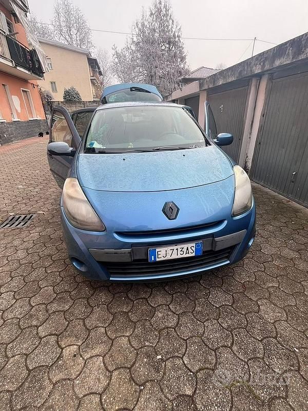 Usata Renault Clio II 2011 Blu Berlina