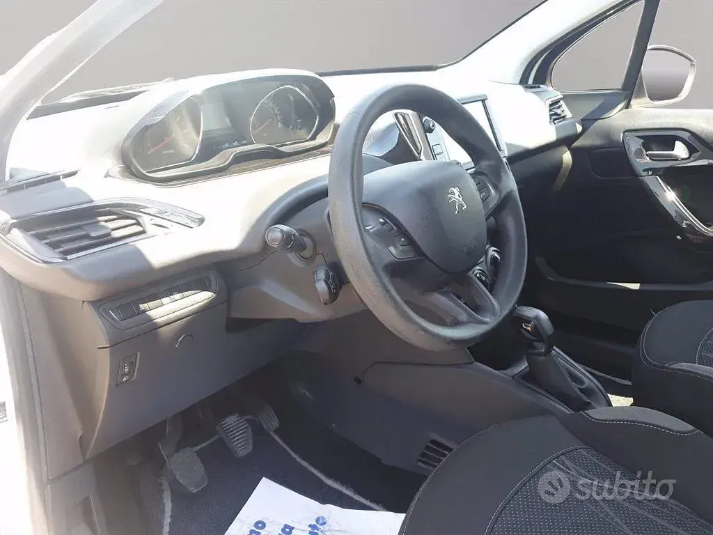 Usata Peugeot 208 Active 68 CV (50 kW) 2015 Bianco Utilitaria