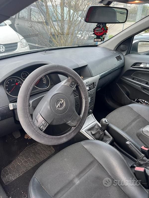 Usata Opel Astra 110 CV (80 kW) 2006 Grigio Station wagon