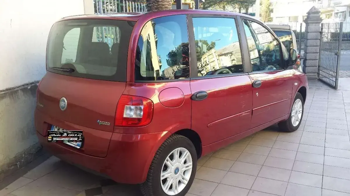 Käytetty Fiat Multipla Dynamic 110 HP (80 kW) 2004 Punainen Tila-auto