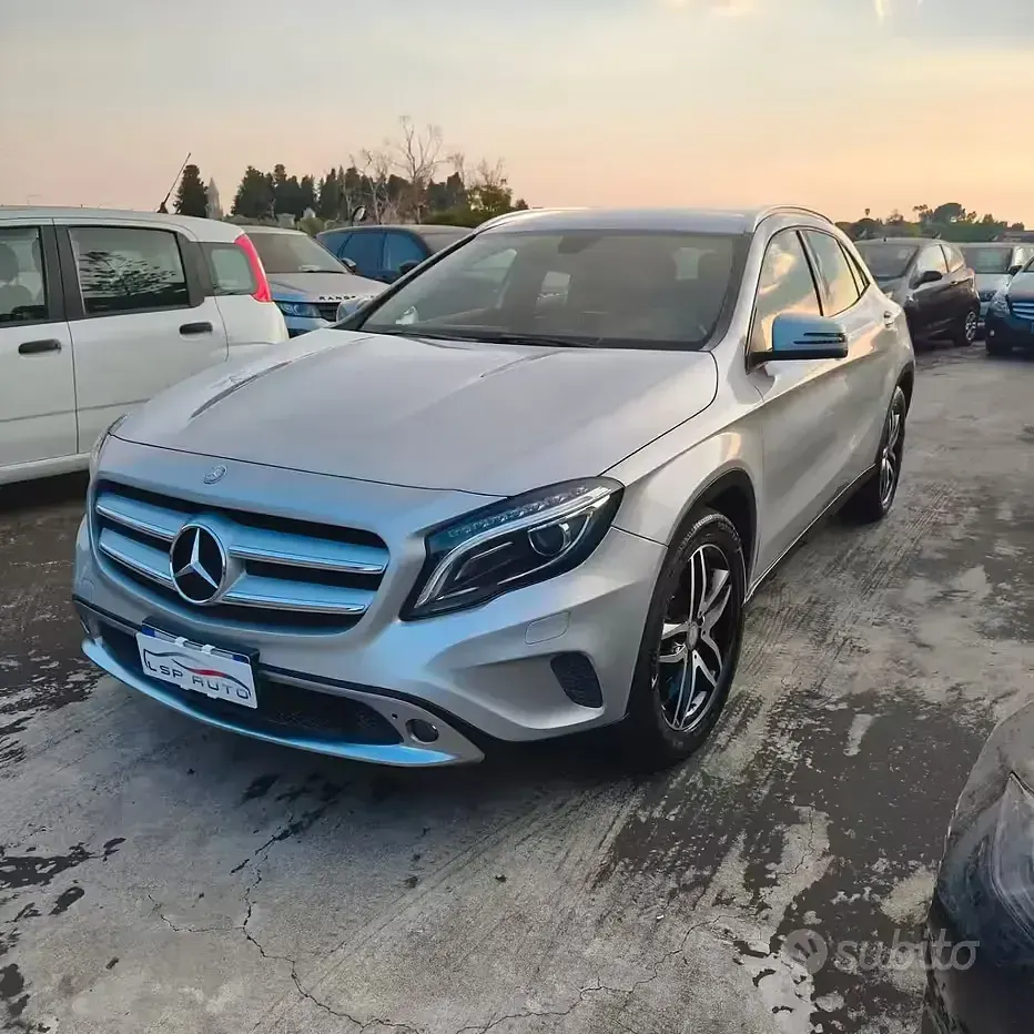 Usata Mercedes GLA200 136 CV (100 kW) 2014 Grigio SUV