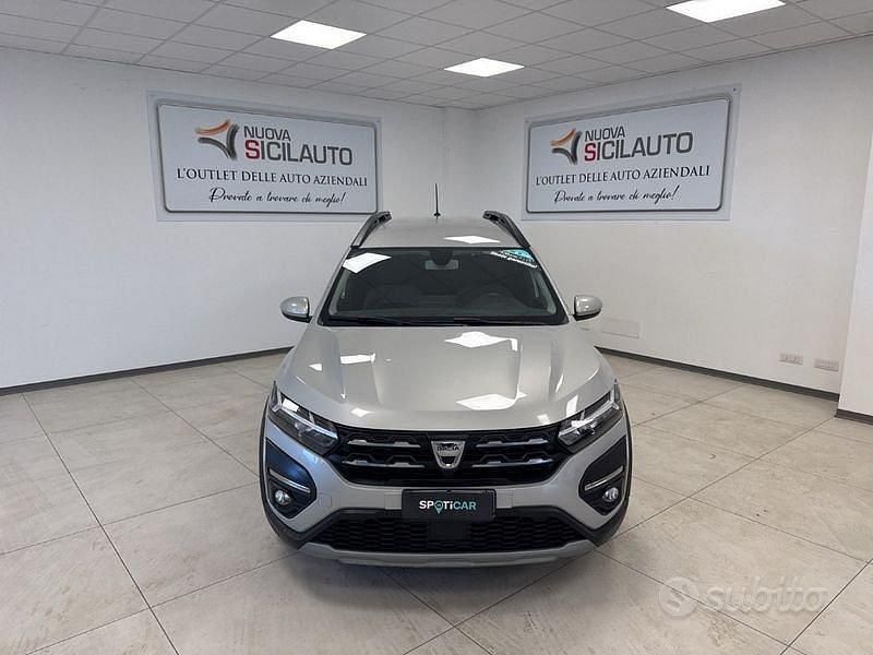 Usata Dacia Jogger Comfort 101 CV (74 kW) 2022 Grigio Monovolume