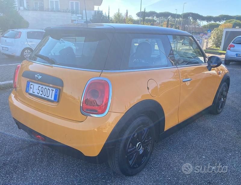 Usata Mini ONE 74 CV (54 kW) 2017 Arancione Utilitaria