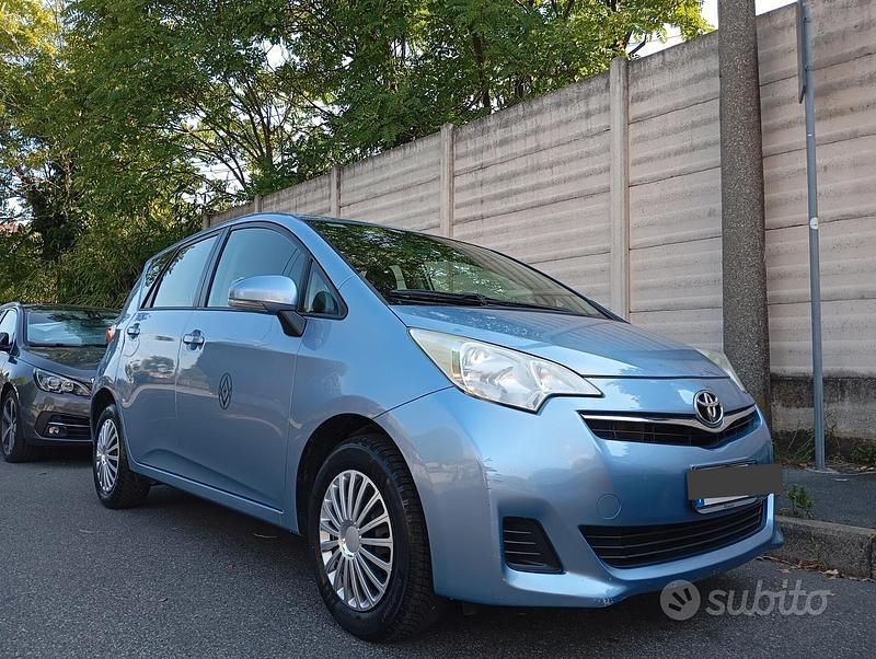Blu Usata 2012 Toyota Verso-S Monovolume | 3700 € (Ottimo prezzo) - Immagine 1/4