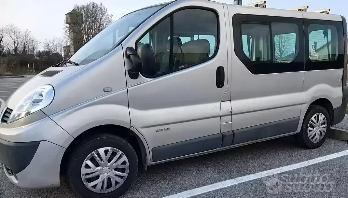Usata Renault Trafic 117 CV (86 kW) 2008 Grigio Monovolume