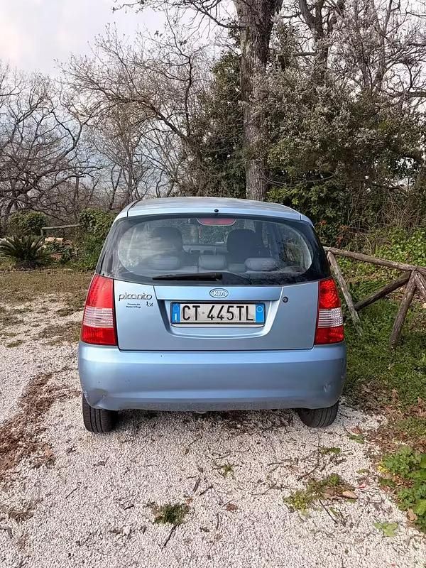 Usata Kia Picanto 61 CV (44 kW) 2005 Blu Utilitaria