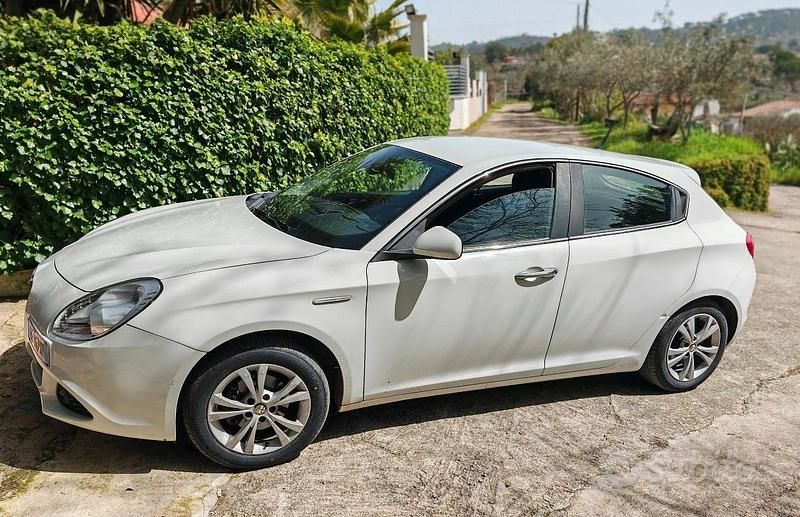 Usata Alfa Romeo Giulietta Distinctive 109 CV (80 kW) 2011 Bianco Utilitaria