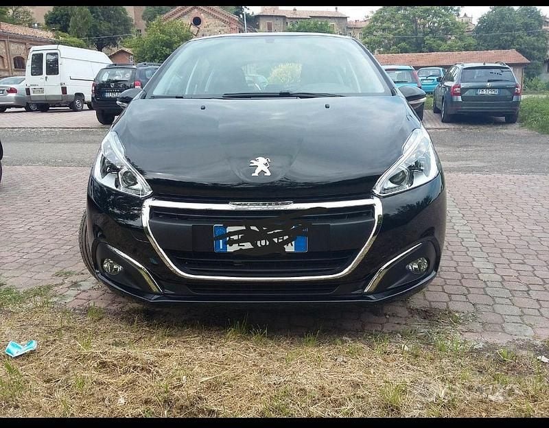 Usata Peugeot 208 82 CV (60 kW) 2017 Nero Utilitaria