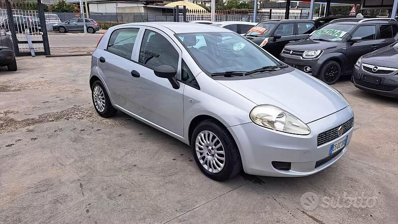Usata Fiat Grande Punto 75 CV (55 kW) 2013 Grigio Utilitaria