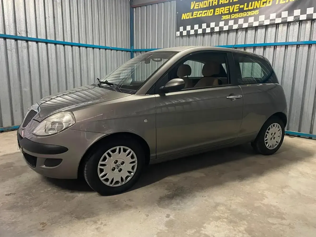 Usata Lancia Ypsilon 60 CV (44 kW) 2004 Grigio Utilitaria