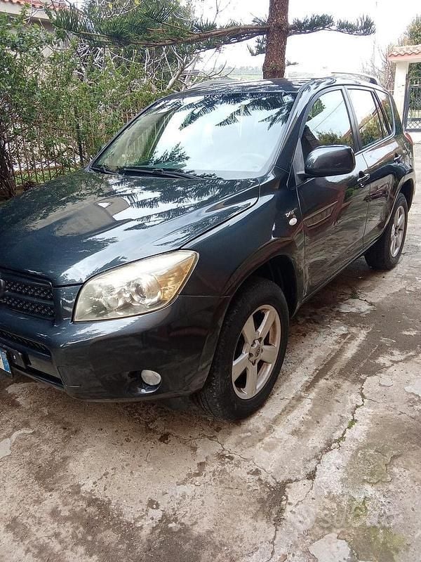 Usata Toyota RAV4 Sol 136 CV (100 kW) 2007 Nero SUV