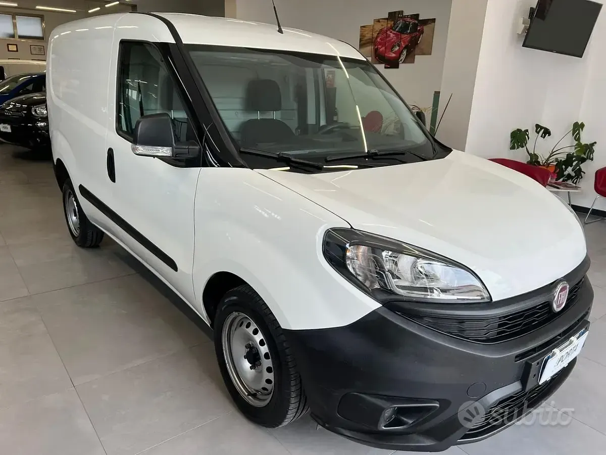 Usata Fiat Doblò 120 CV (88 kW) 2021 Bianco Monovolume