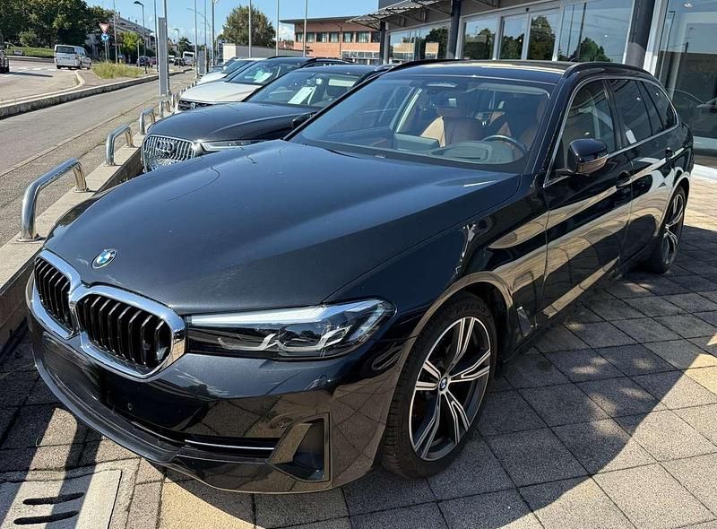 Nero Usata 2020 BMW 520 Luxury Line Station wagon | 30.000 € (Buon prezzo) - Immagine 1/4