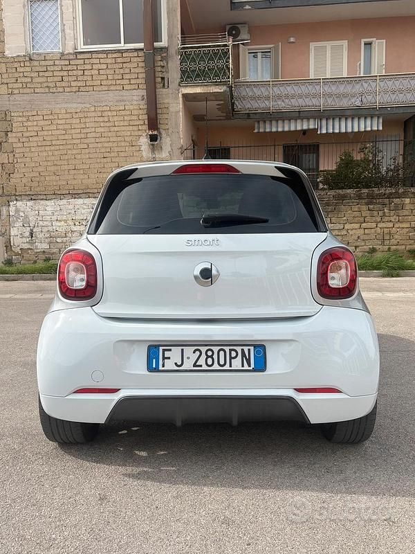 Usata Smart ForFour Passion 71 CV (52 kW) 2017 Bianco Utilitaria