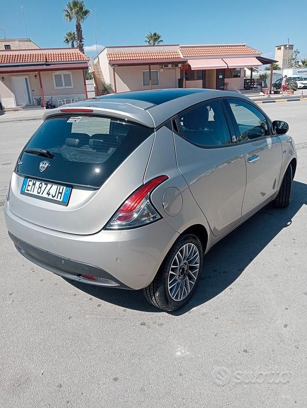 Usata Lancia Ypsilon 69 CV (50 kW) 2012 Grigio Utilitaria