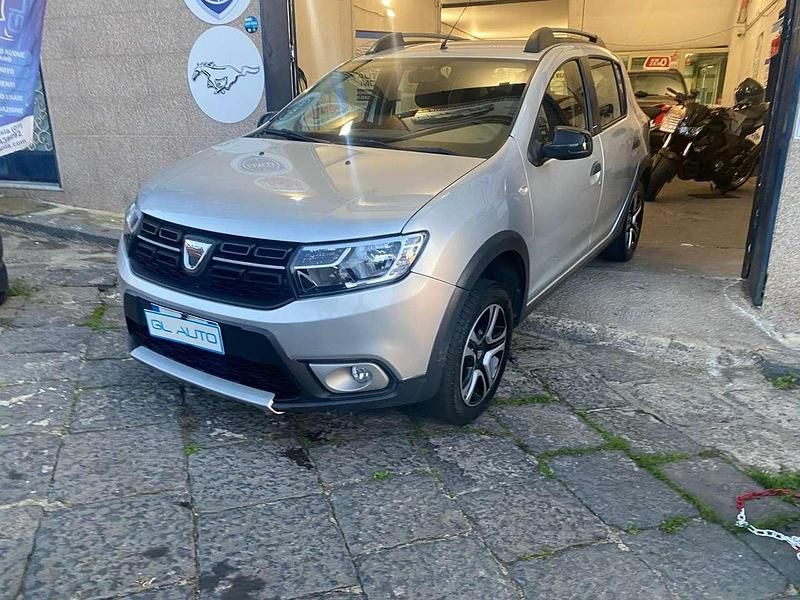 Argento Usata 2018 Dacia Sandero Stepway Tre volumi | 8990 € (Buon prezzo) - Immagine 1/4