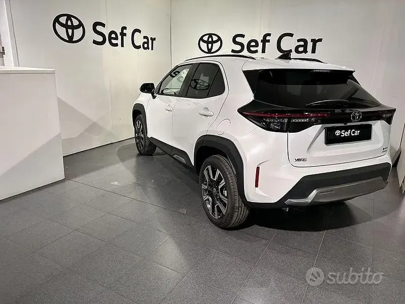 Nuova Toyota Yaris Cross Lounge 130 CV (95 kW) 2026 Grigio SUV