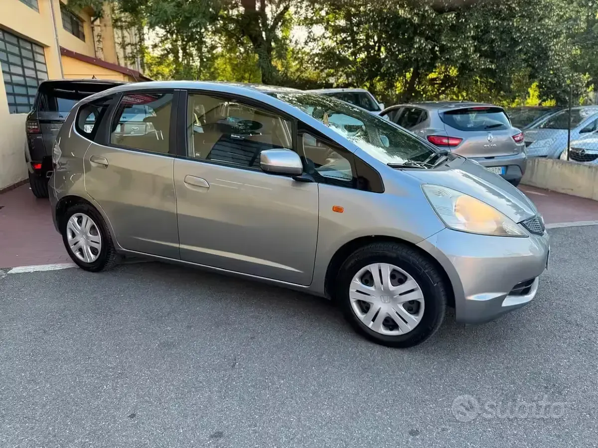Usata Honda Jazz 90 CV (66 kW) 2010 Grigio Utilitaria