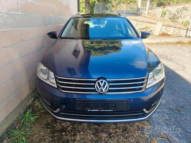 Usata VW Passat 170 CV (125 kW) 2011 Blu Station wagon