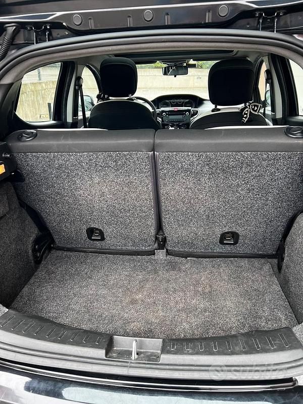 Usata Lancia Ypsilon 95 CV (69 kW) 2015 Nero Utilitaria