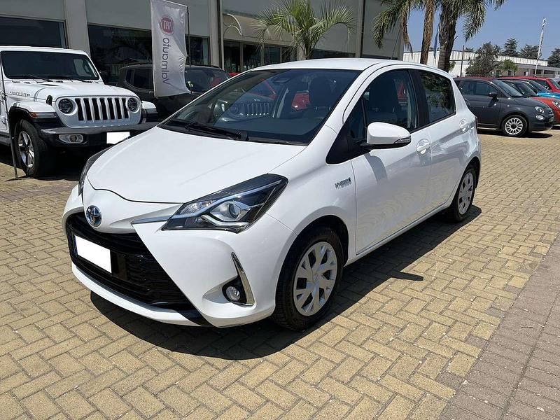 Usata Toyota Yaris Hybrid Business Edition 73 CV (53 kW) 2020 Bianco Berlina