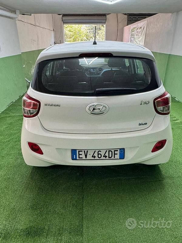 Usata Hyundai i10 67 CV (49 kW) 2015 Bianco Utilitaria