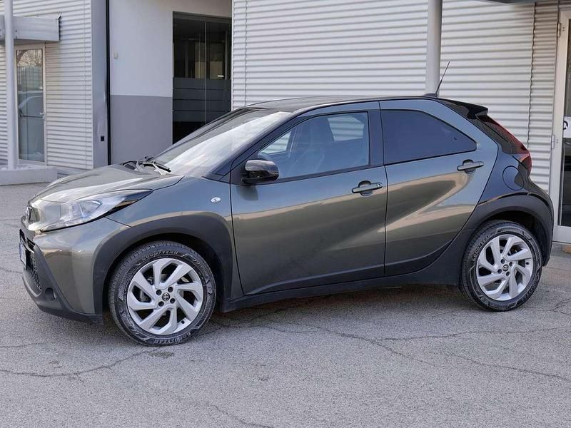 Usata Toyota Aygo X Trend 72 CV (52 kW) 2022 Grigio SUV