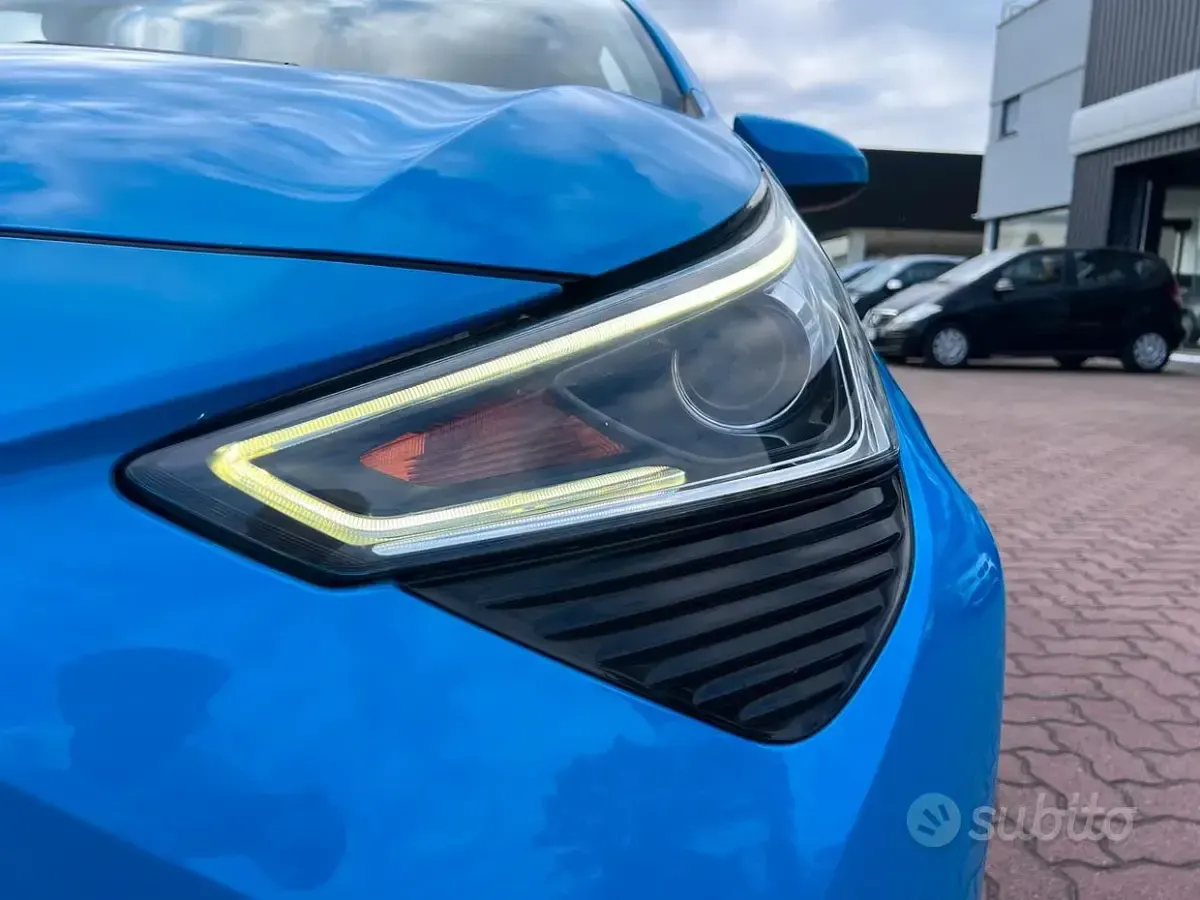 Usata Toyota Aygo Connect Style 72 CV (52 kW) 2020 Blu Utilitaria