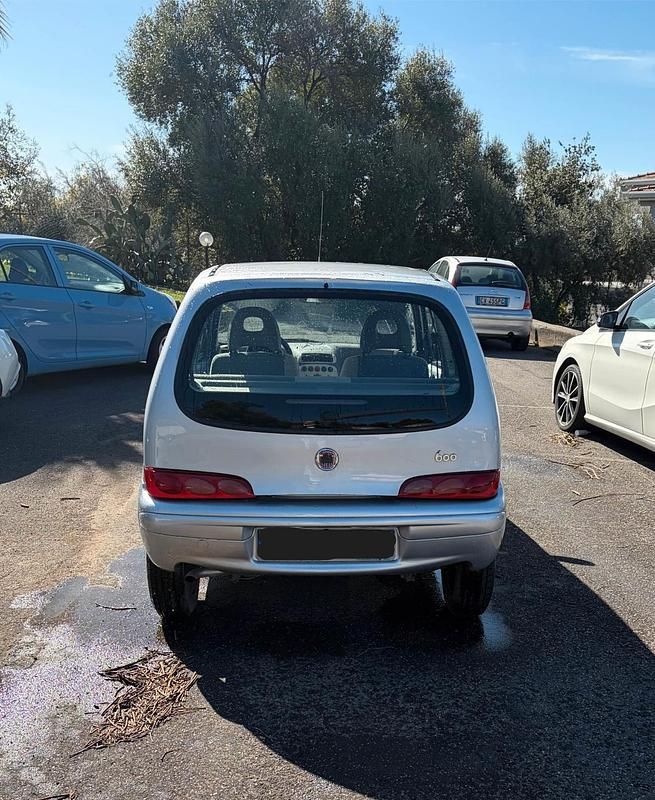 Usata Fiat 600 Anniversary 73 CV (53 kW) 2008 Argento Utilitaria