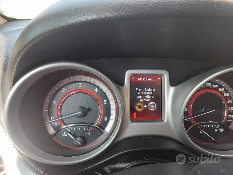 Usata Fiat Freemont 140 CV (102 kW) 2011 Grigio SUV