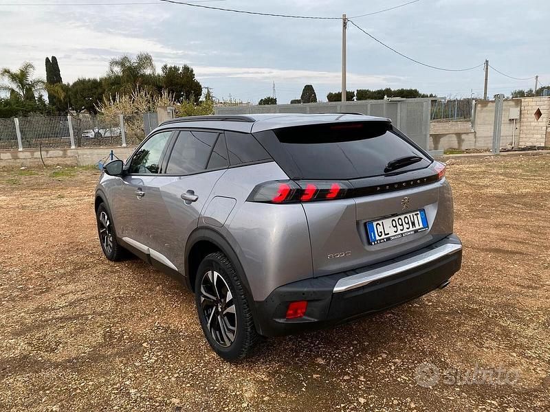 Usata Peugeot 2008 Allure 110 CV (80 kW) 2023 Grigio SUV