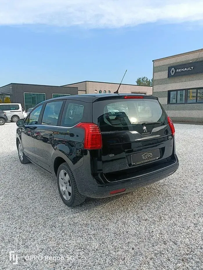 Usata Peugeot 5008 Business-Line 120 CV (88 kW) 2015 Nero Monovolume