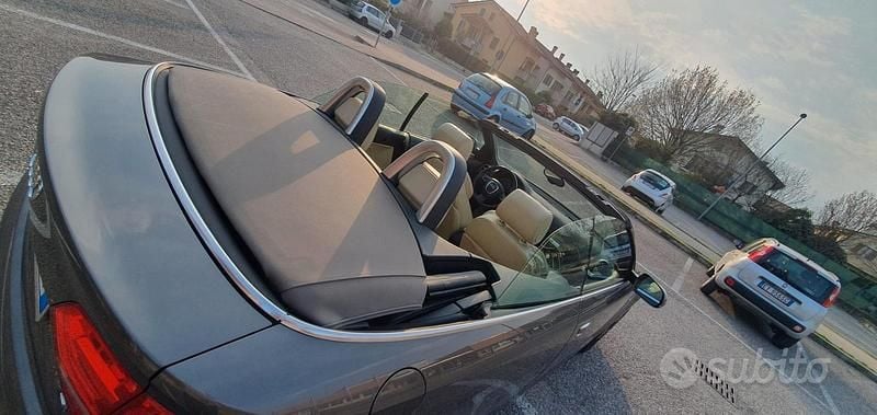 Usata Audi A3 Cabriolet Ambition 122 CV (89 kW) 2012 Bronzo Cabrio