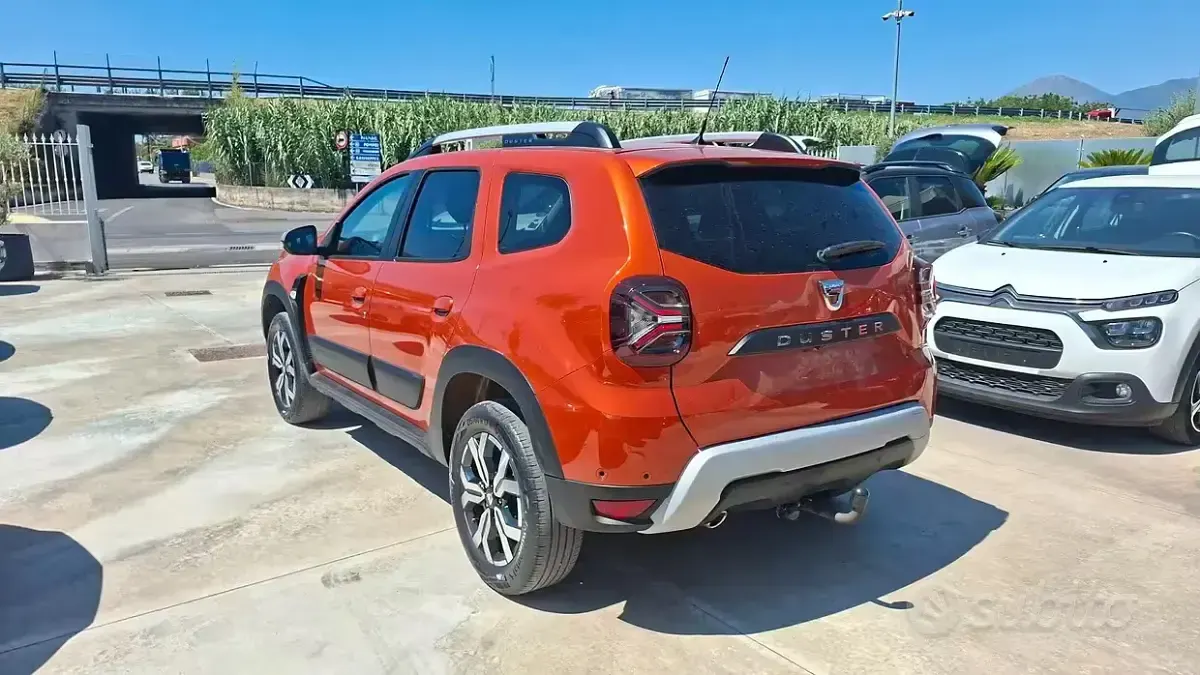 Usata Dacia Duster 101 CV (74 kW) 2022 Arancione SUV