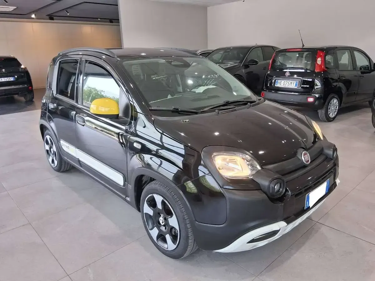 Usata Fiat Panda Cross Cross 69 CV (50 kW) 2025 Nero Utilitaria