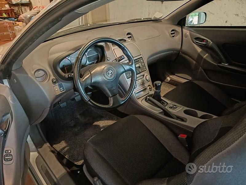 Usata Toyota Celica T2 143 CV (105 kW) 2002 Grigio Coupé