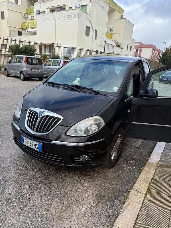 Usata Lancia Musa Gold 95 CV (69 kW) 2012 Nero Monovolume