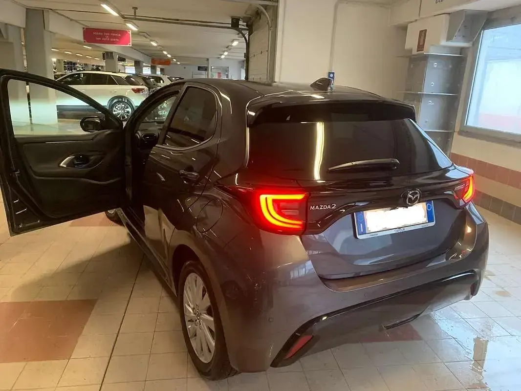Usata Mazda 2 116 CV (85 kW) 2022 Grigio Utilitaria