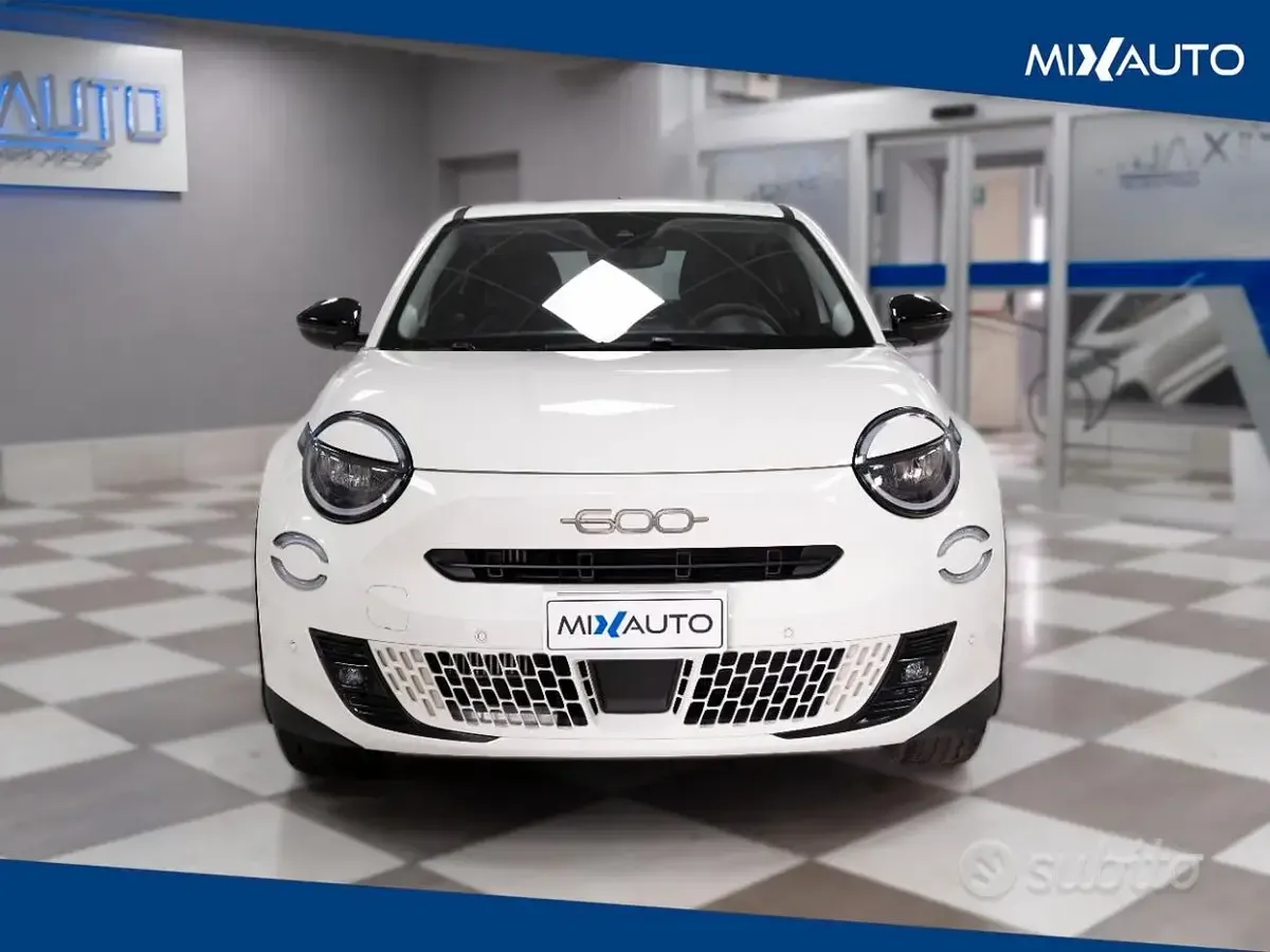 Usata Fiat 600 Pop 136 CV (100 kW) 2025 Bianco SUV
